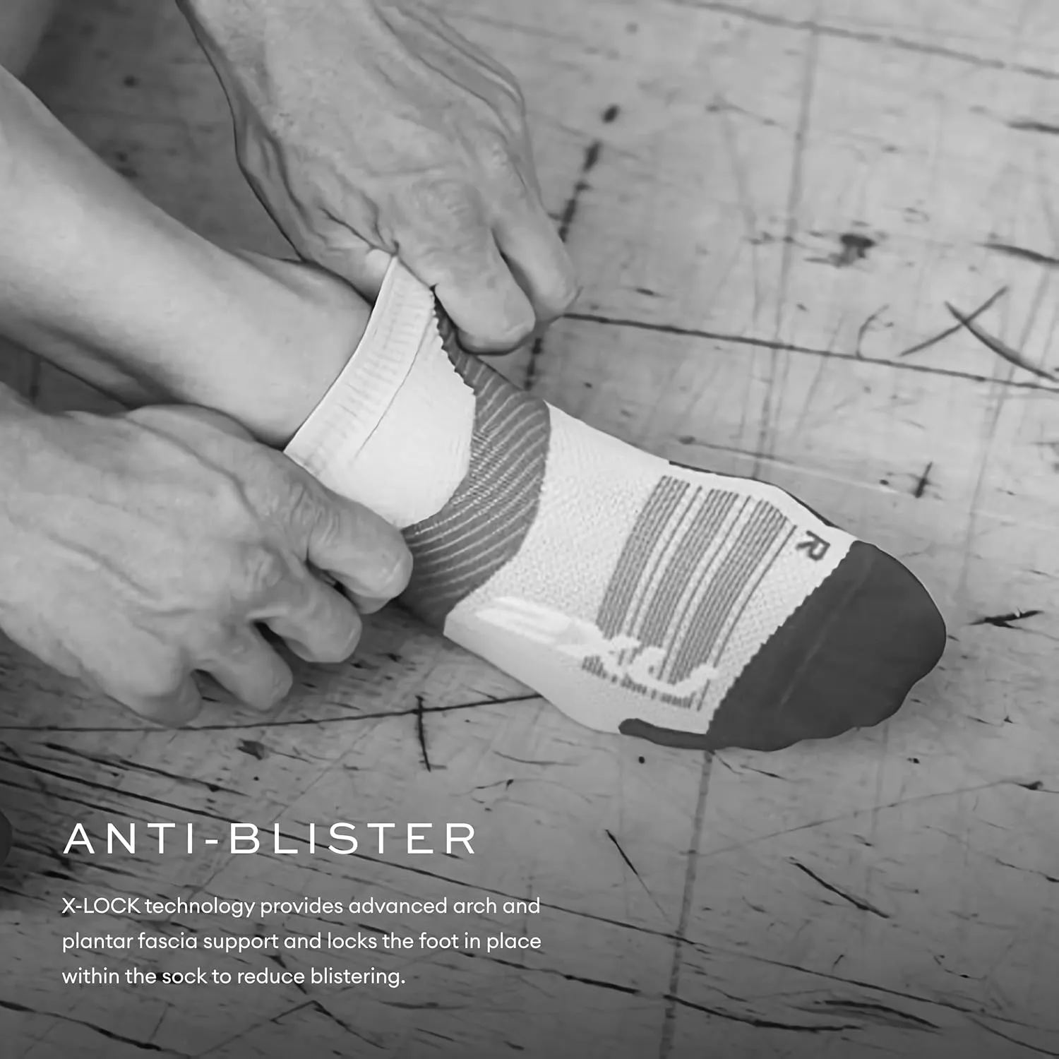 2XU Unisex Vectr Ultralight No Show Socks Black/Titanium