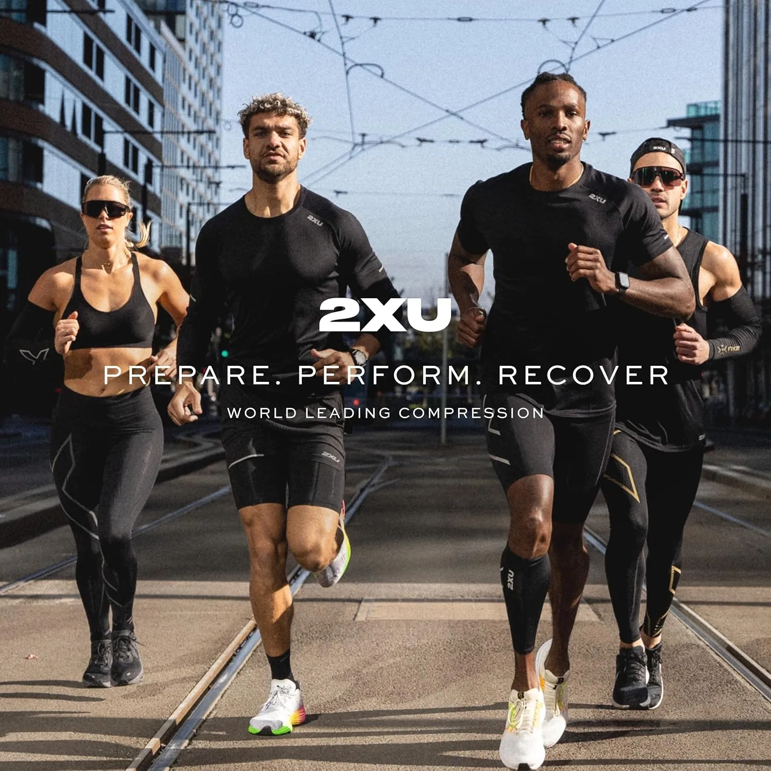 2XU Unisex Vectr Ultralight No Show Socks Black/Titanium