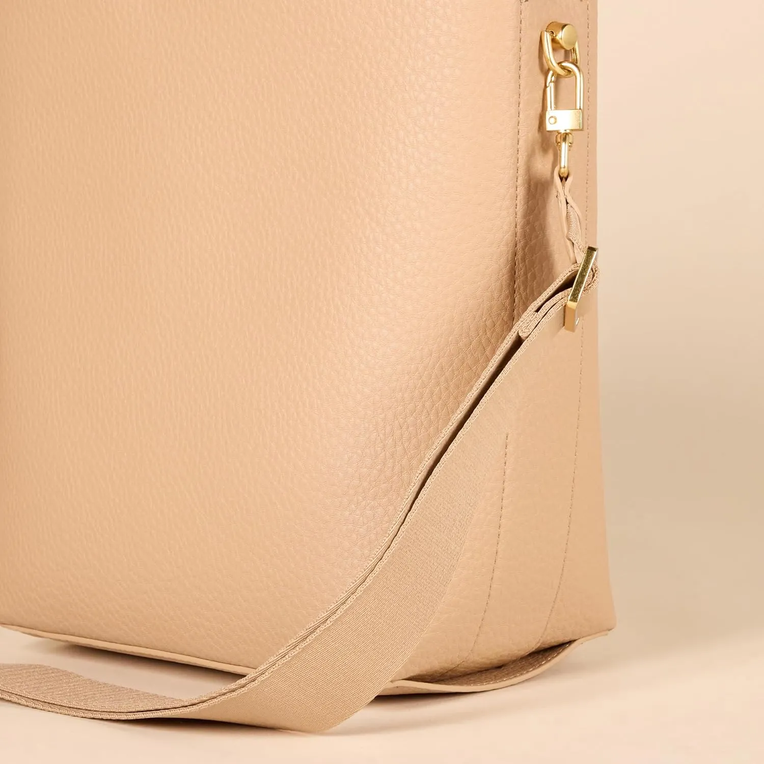 Amazon Essentials Women's Soft Bucket Bag
