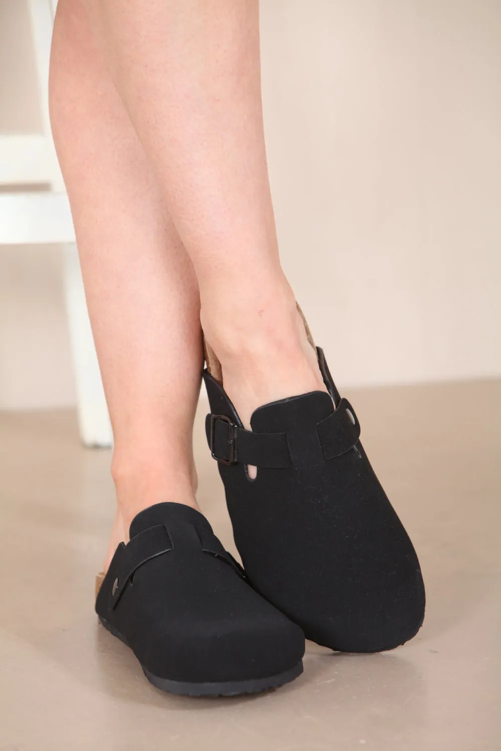 BLACK SOFT FOOTBED SLIP ON SLIDER