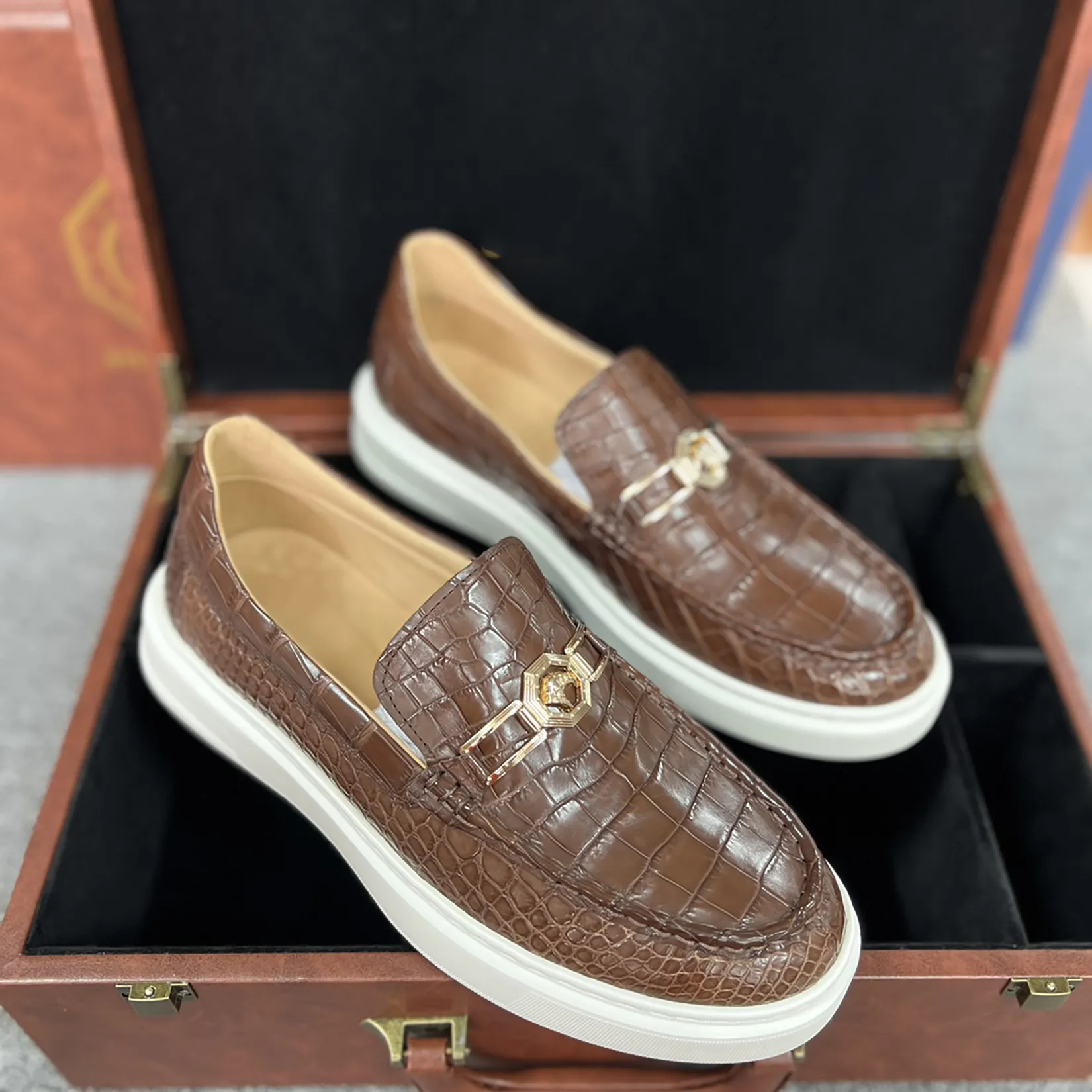 Crocodile Shape Shoes: Men's Genuine Brown Crocodile Leather Slip-On Loafer Bit Shoes