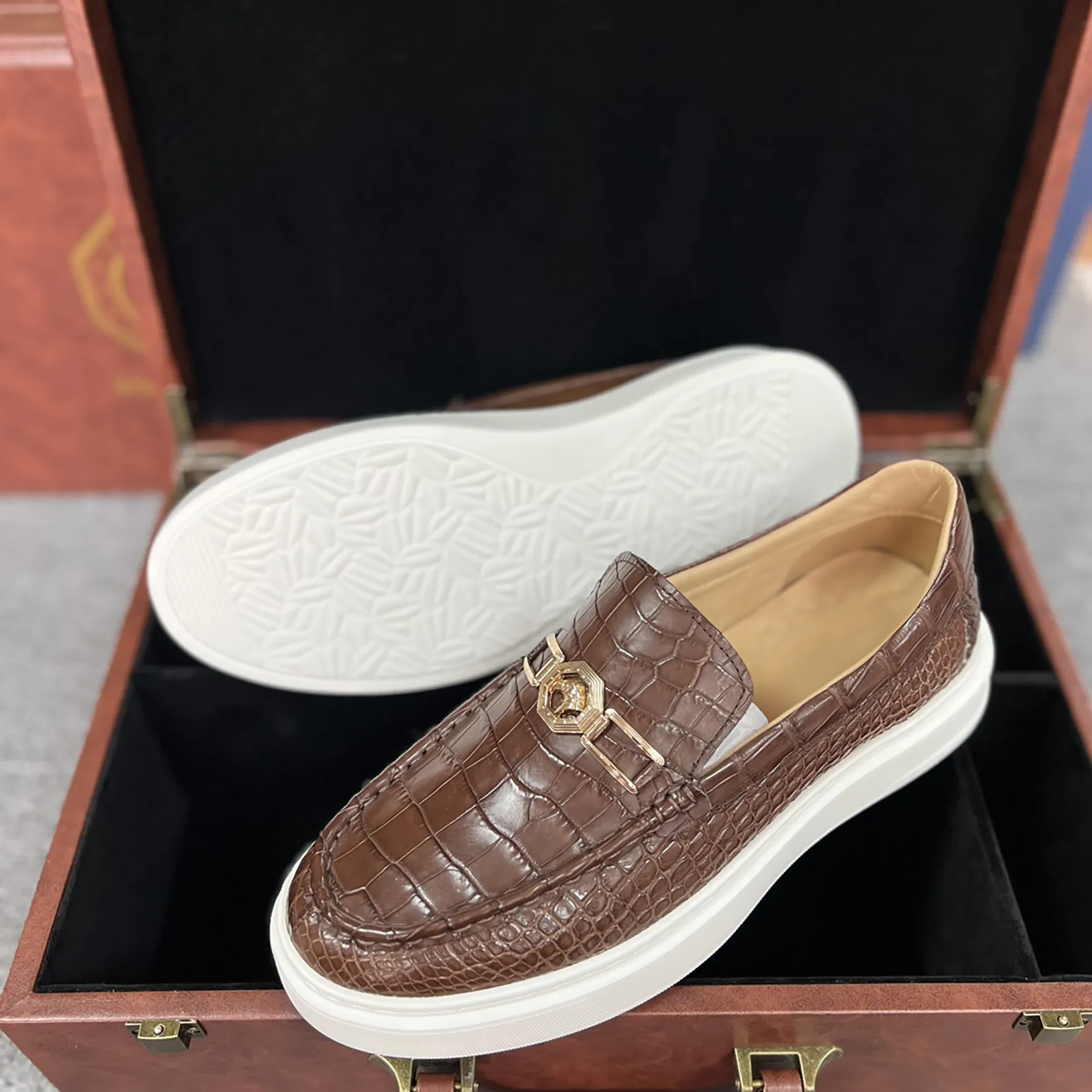 Crocodile Shape Shoes: Men's Genuine Brown Crocodile Leather Slip-On Loafer Bit Shoes