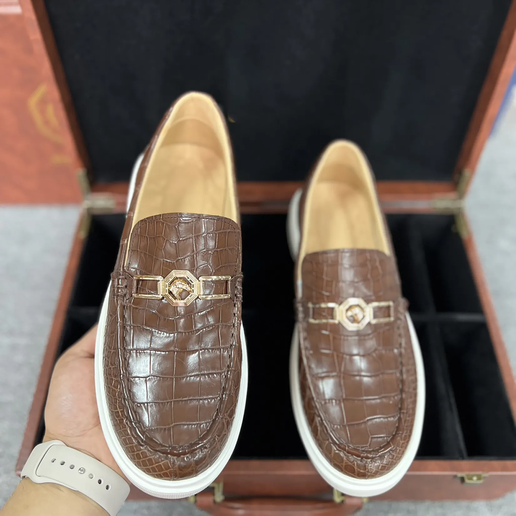 Crocodile Shape Shoes: Men's Genuine Brown Crocodile Leather Slip-On Loafer Bit Shoes