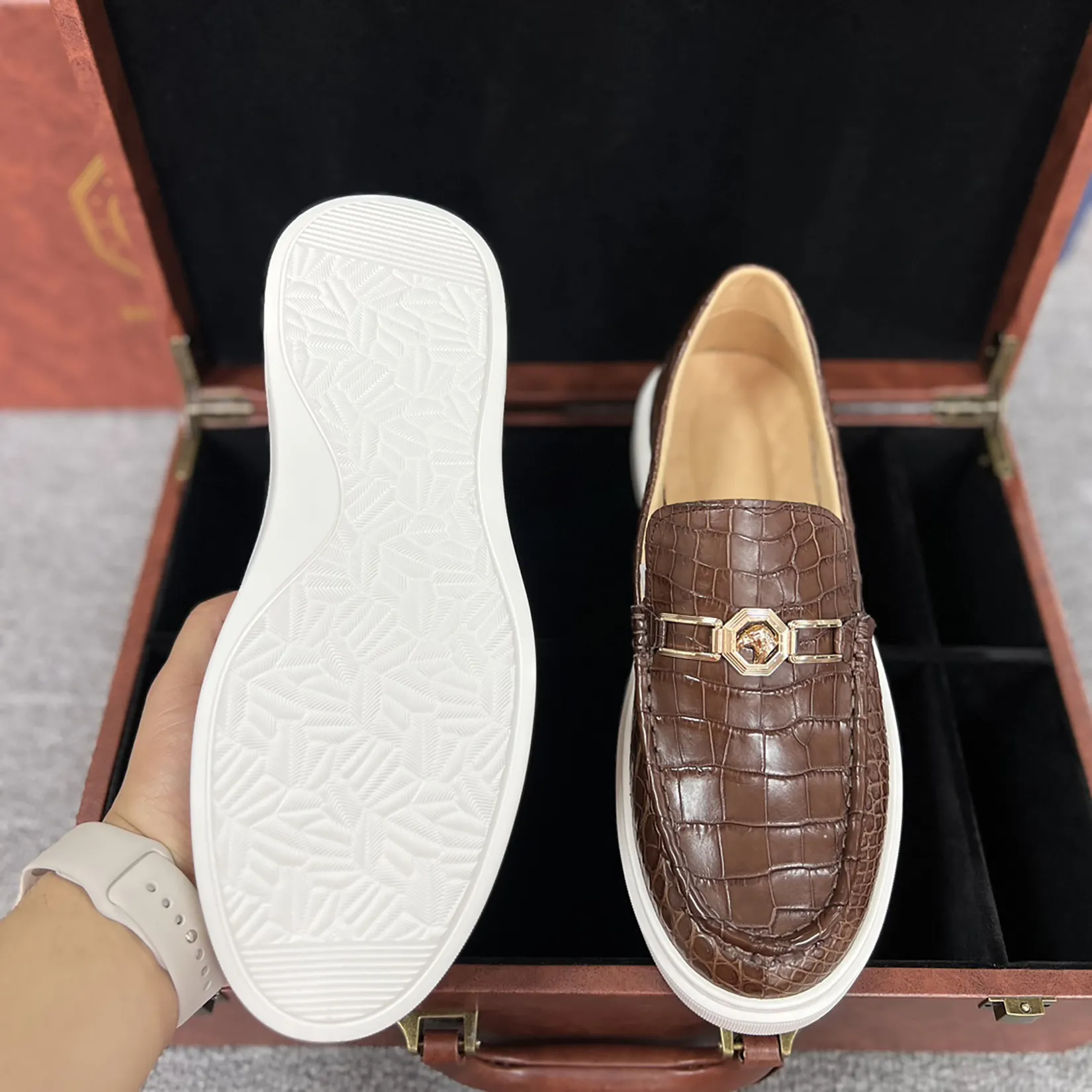 Crocodile Shape Shoes: Men's Genuine Brown Crocodile Leather Slip-On Loafer Bit Shoes