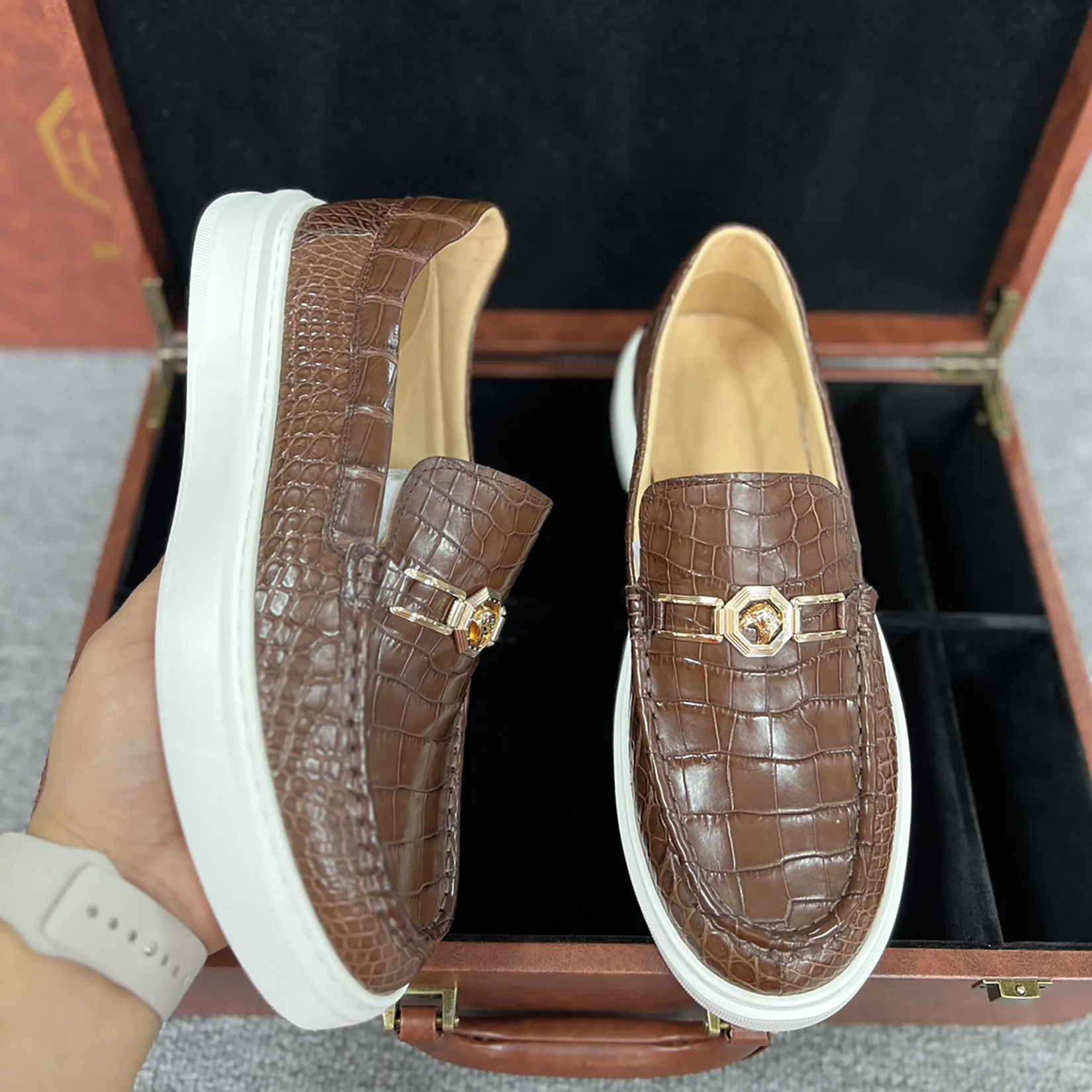 Crocodile Shape Shoes: Men's Genuine Brown Crocodile Leather Slip-On Loafer Bit Shoes