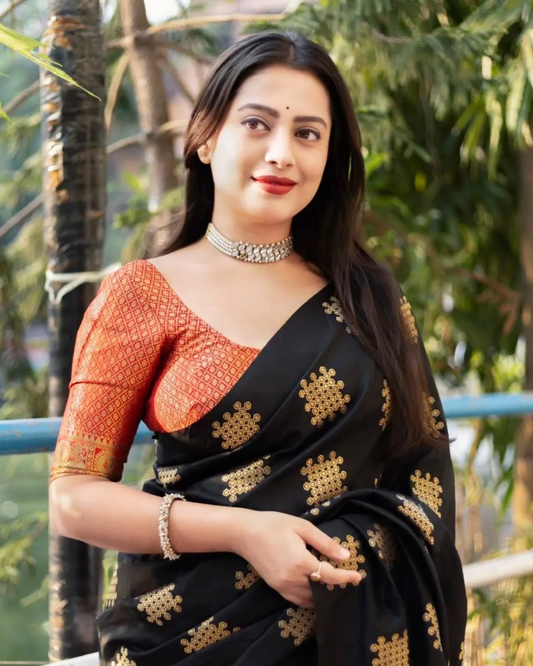 Dissemble Markdown Staggering Piece Blouse With Black Smart Saree Soft Silk
