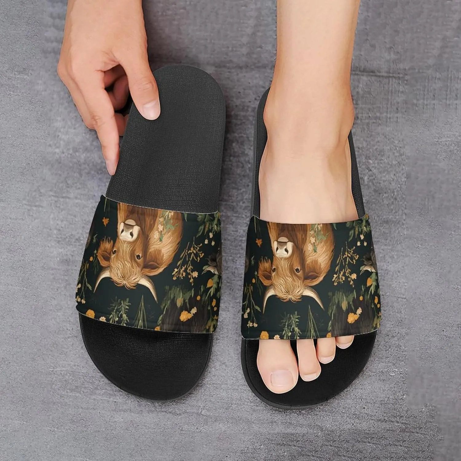 Highland Cows And Flowers Shower Sandals Home Slippers Non-Slip Quick Drying Beach Bathroom Slipper