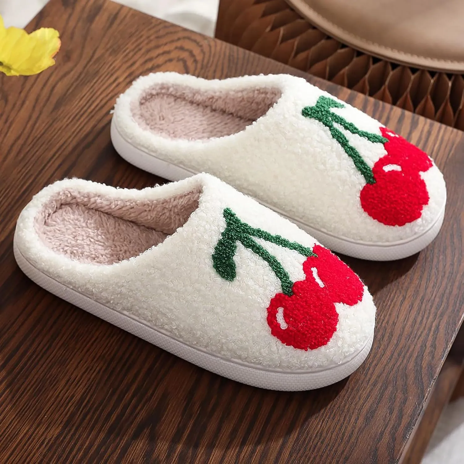 Home Slippers for Women Men Retro Soft Plush Lightweight Pineapple Strawberry Pumpkin Slippers Slip-on Cozy Indoor Outdoor Slippers Anti-Skid Sole 37-38