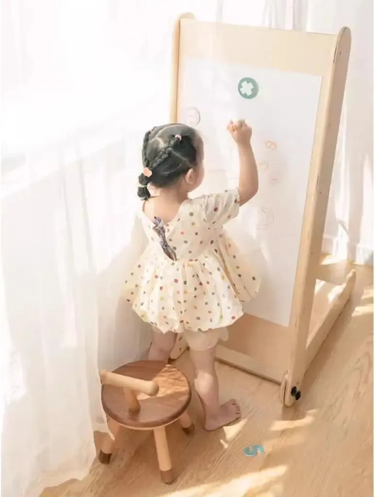 Isla Slide with Art Easel