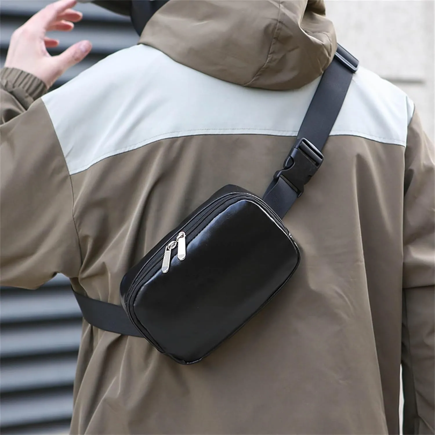 Leather Fanny Pack Bag for Women, Chain Belt Bag Chest Purse Fashionable Crossbody Waist Bags Handbag for Everyday Use Trip Walking Hiking