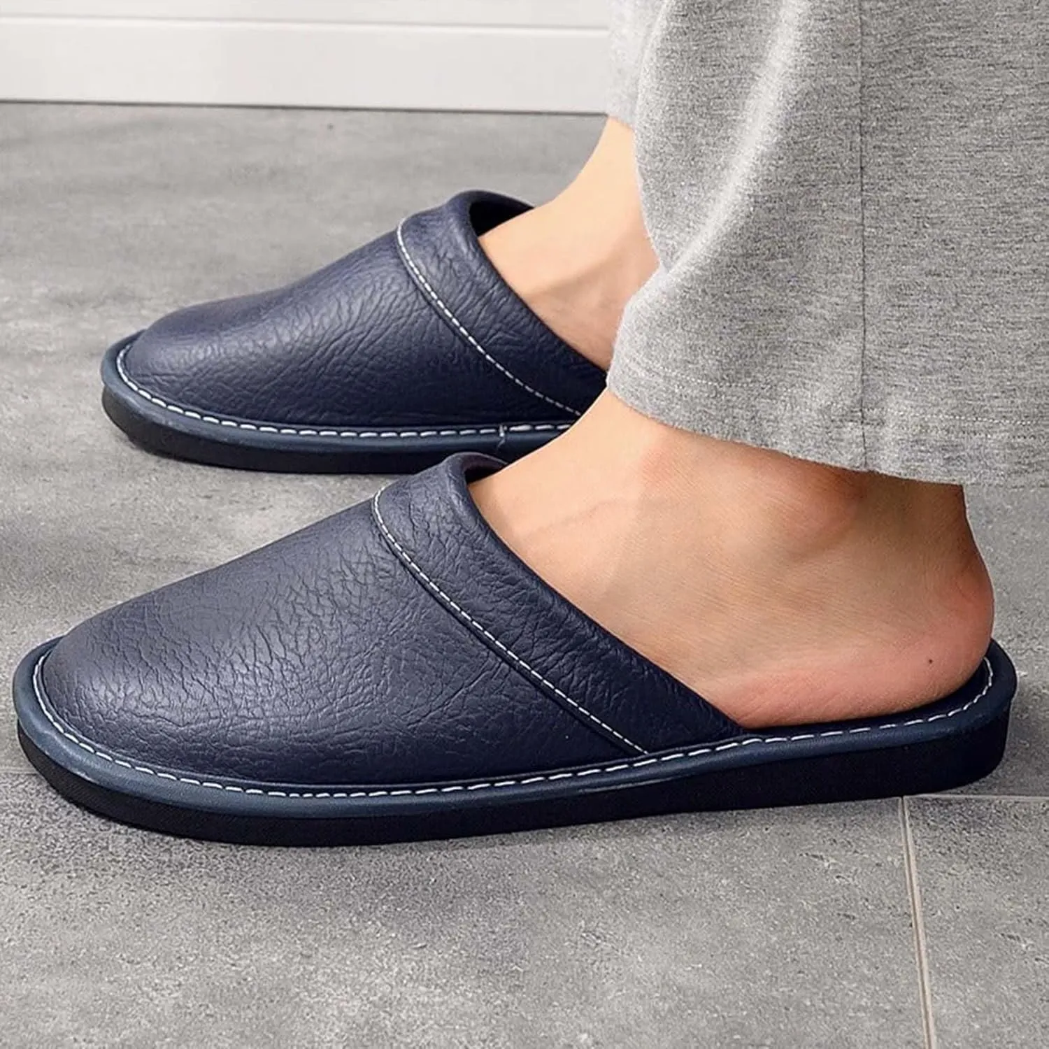 Men's Comfortable Round Toe Non-slip Soft Slippers Genuine Leather Slippers House Slip-on Shoes Office Bedroom Home Slippers