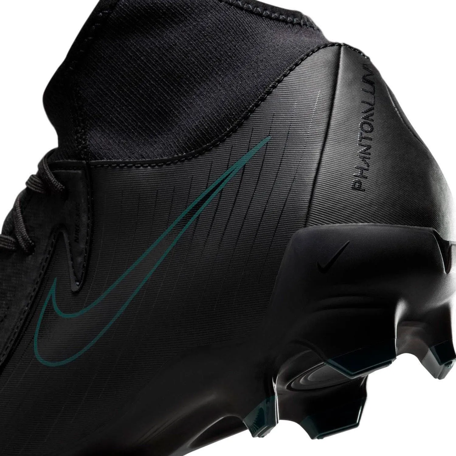 Nike Men's Sg Phantom Luna Ii Academy Football Shoe