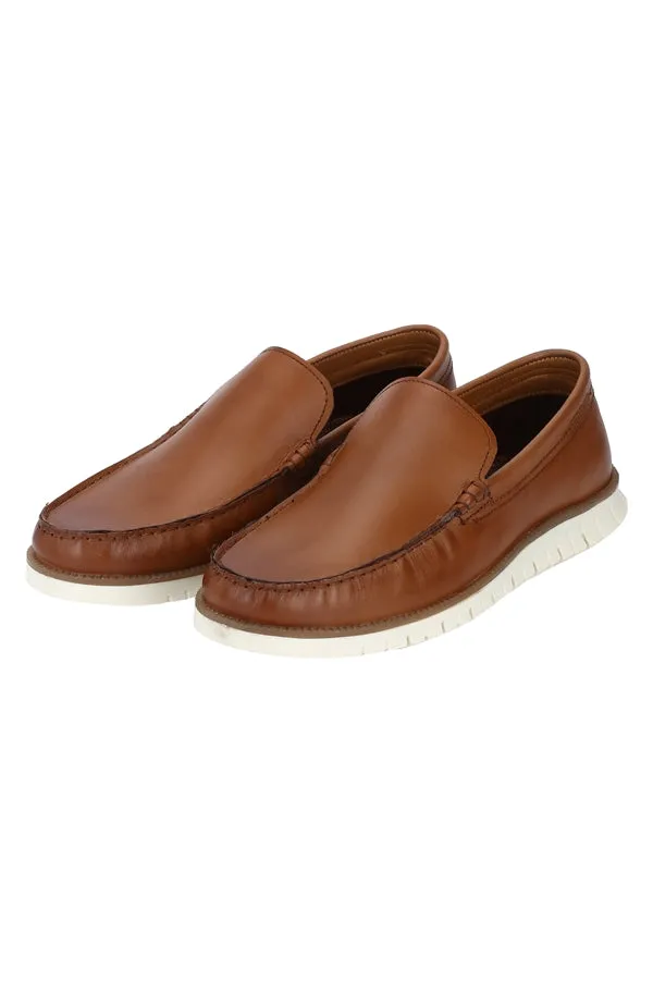 RedTape Men Black Loafers