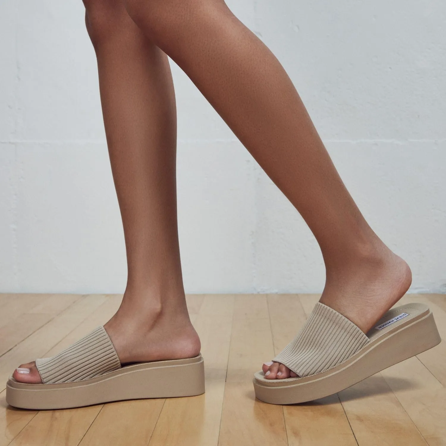 Steve Madden Women's Balanced Slide Sandal