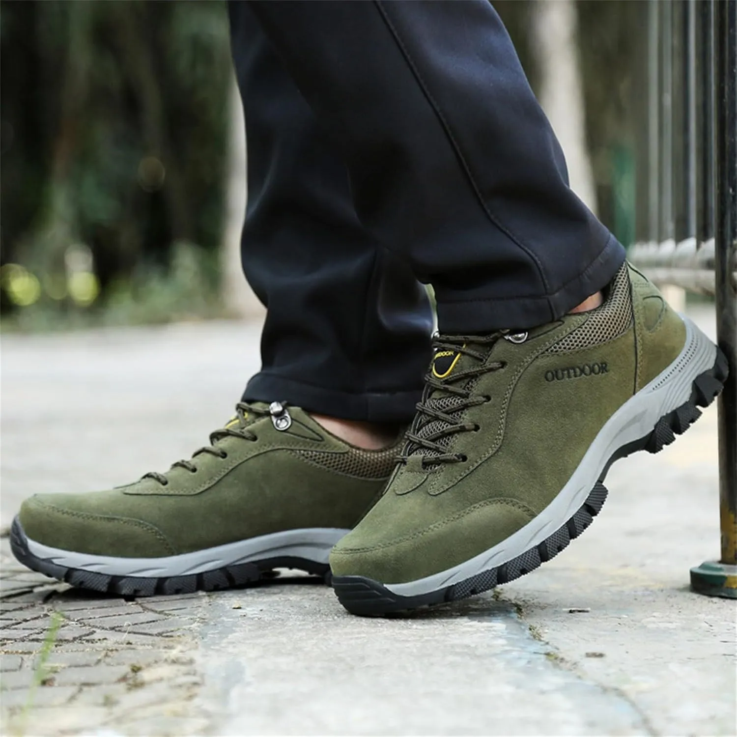 Workout Athletic Sport Shoes for Men Solid Thick Sole Hiking Shoes Comfortable Lace Up Outdoor Sneaker for Men