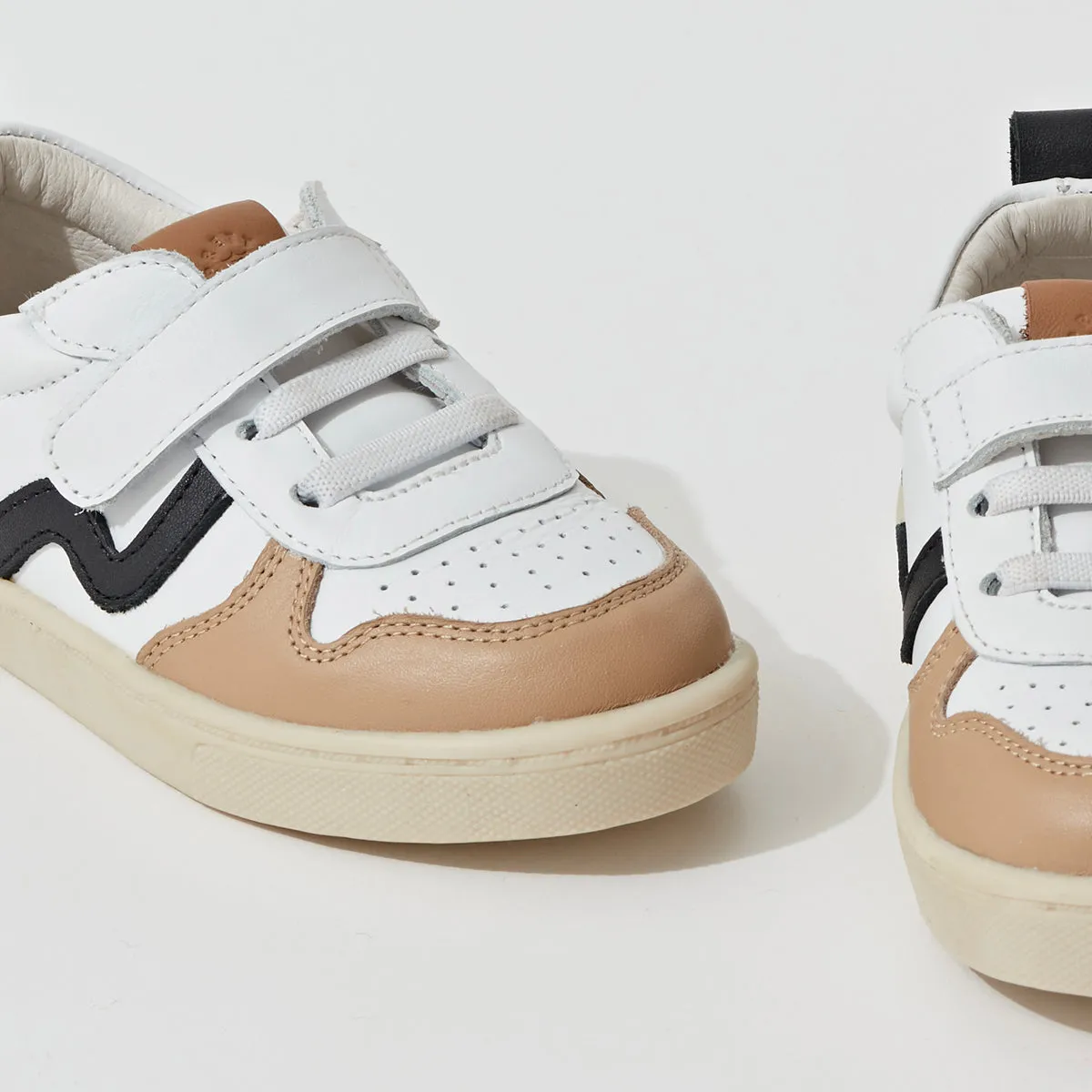 XO Trainer (White/Black)
