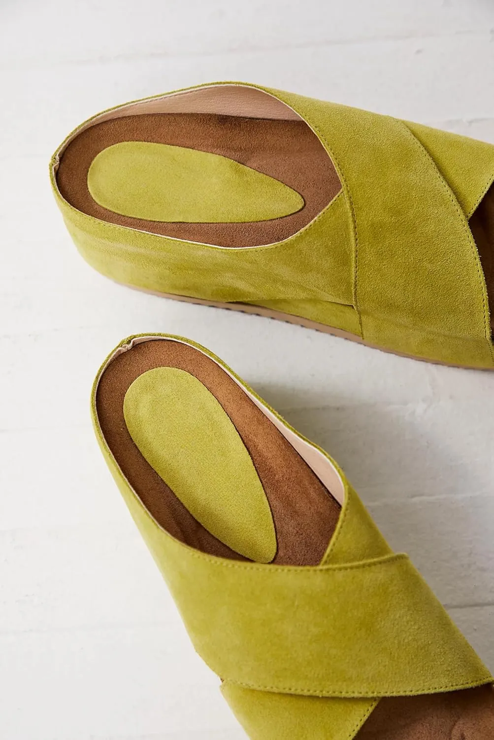 Yishaweiqi Women's Suede Platform Sandals Comfortable Cork Footbed Flatform Sandals Criss Cross Straps Flat Clogs Slide Sandals